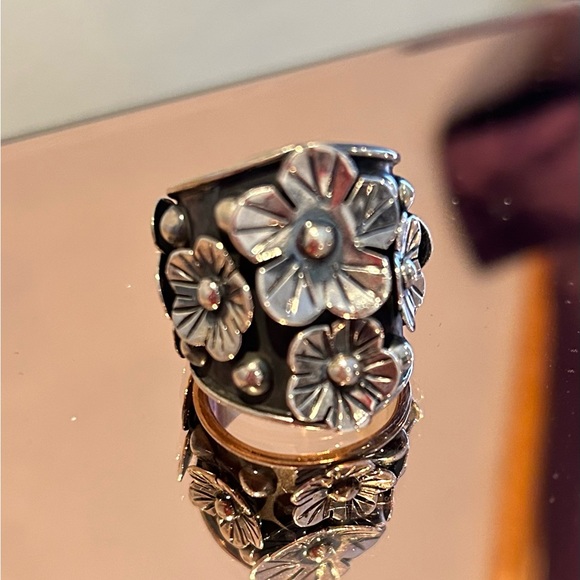 Jewelry - 925 Silver floral adjustable ring